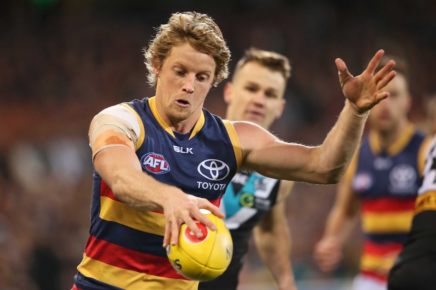 Rory Sloane on the footy field.