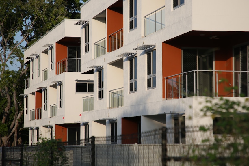 A photo of a social housing building in Darwin.