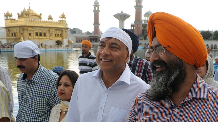 Lakshi Mittal in front of Golden Temple