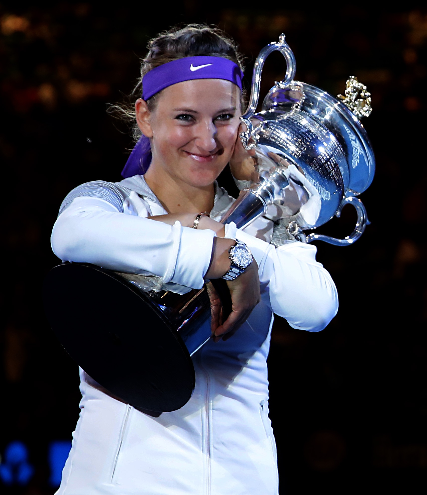 Victoria Azarenka claws her way back to reach Australian Open