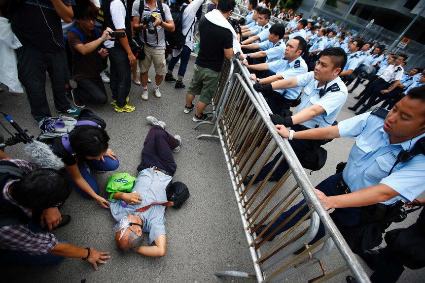 Police officers to remove protesters from the entrance to government buildings in Hong Kong
