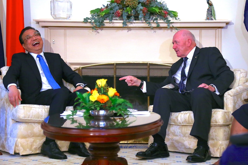 Li Keqiang and the former Governor General of Australia, Peter Cosgrove. 