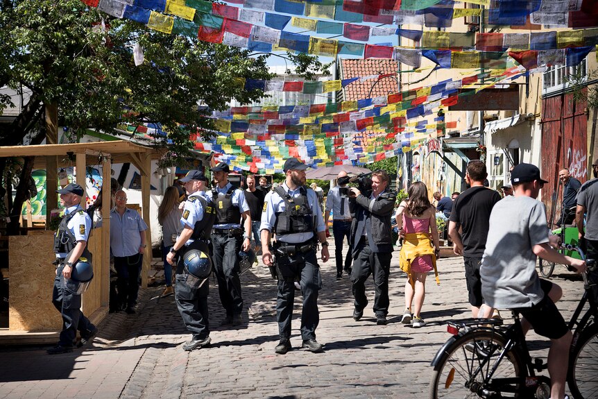 Patrouille de police Pusher Street à Christiania, Copenhague.