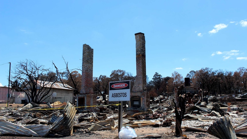 Yarloop with asbestos sign