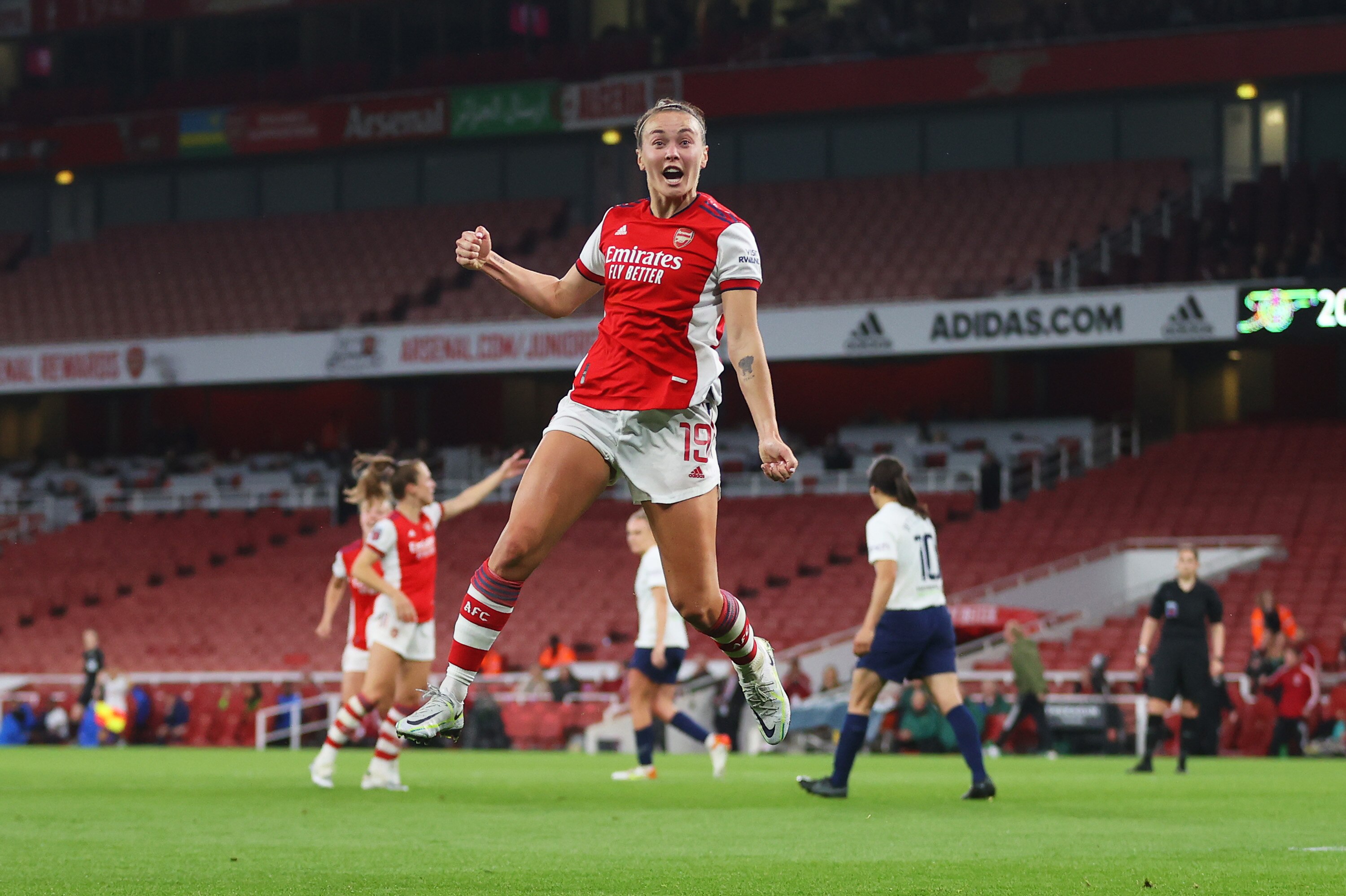 Matilda Caitlin Foord Scores 'worldie' For Arsenal To Keep Women's ...