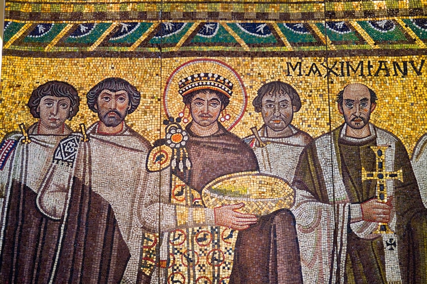 A mosaic with several men, including one with a crown, against a golden backdrop
