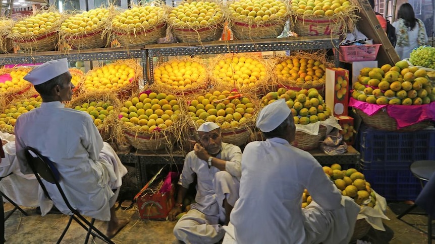 Mangoes in an Indian market stall