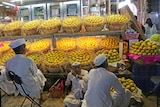 Mangoes in an Indian market stall