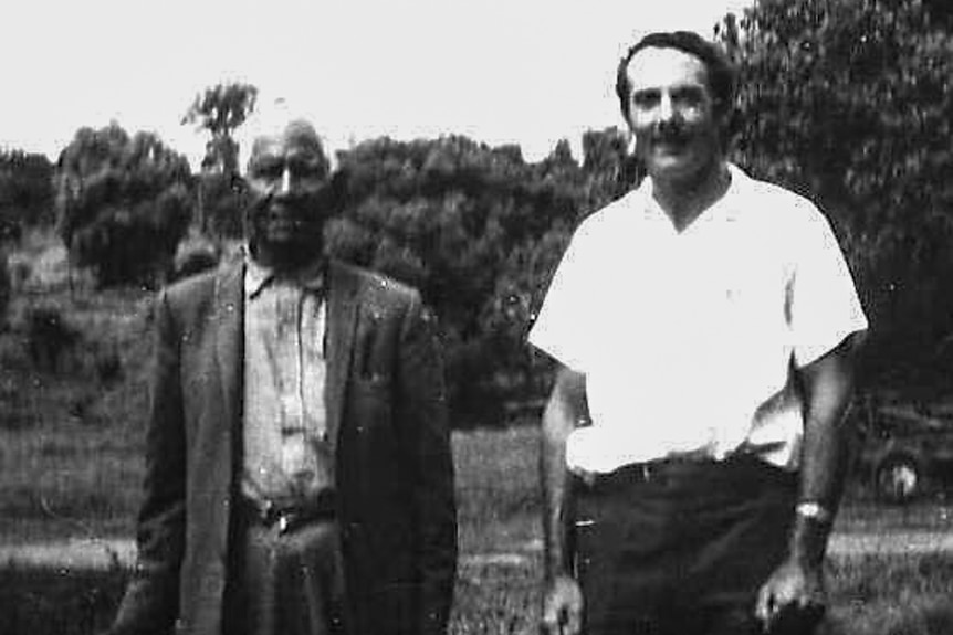 A black and white photo of Harry Darlow (left) and Ray Humphrys (right) near Dalby, in the 1971.