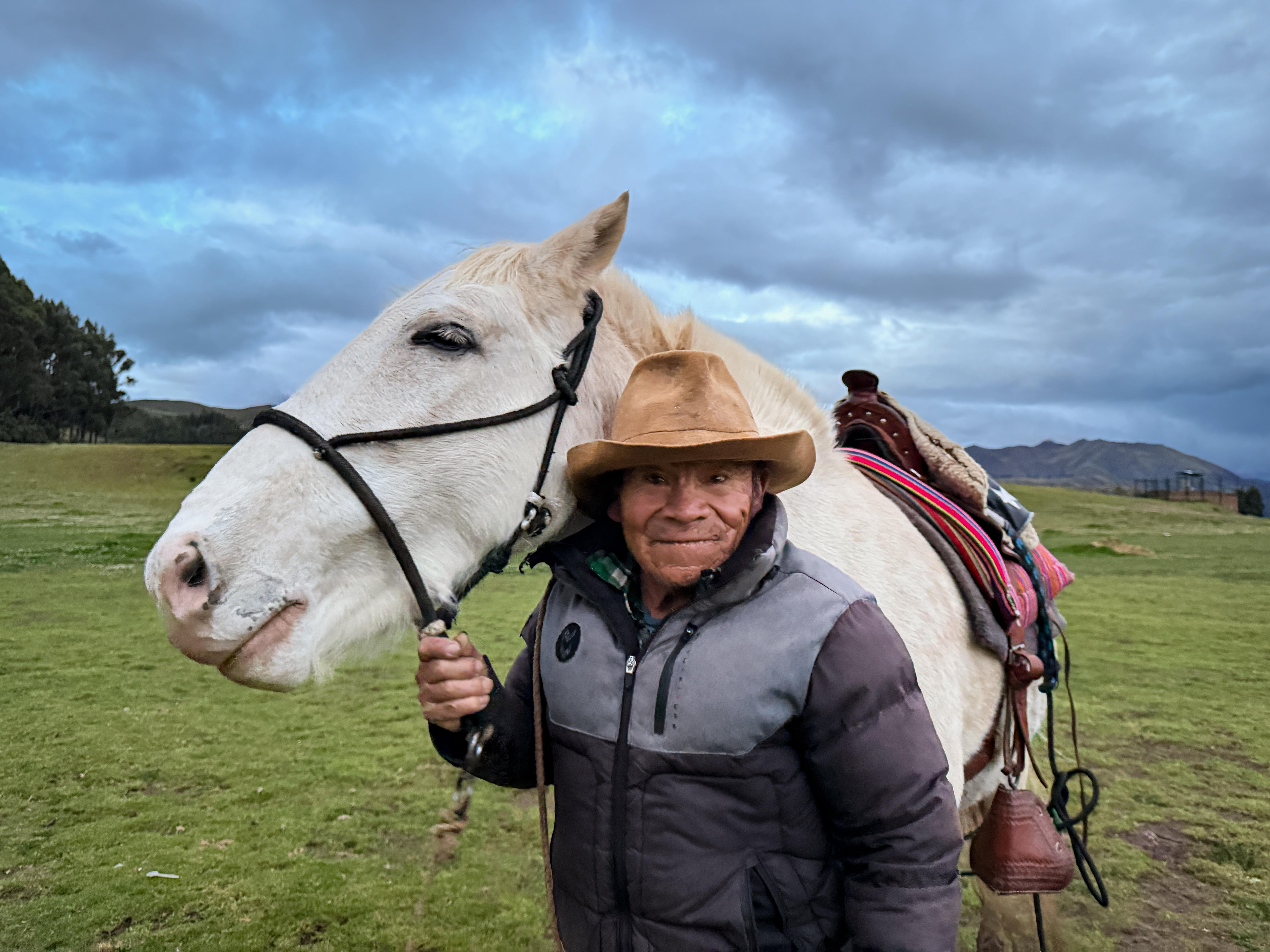Manuel holda a while horse by its reins