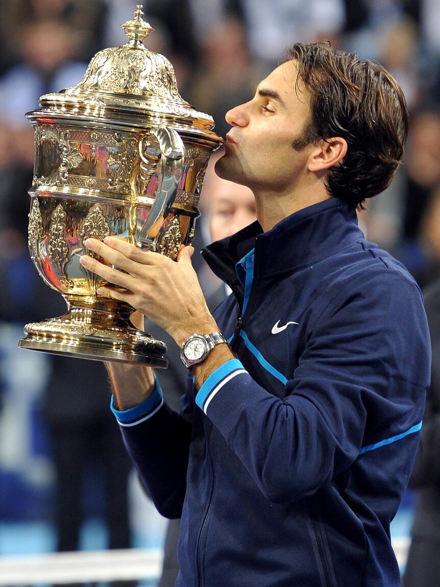 Federer wins Swiss Indoors and celebrates with trophy