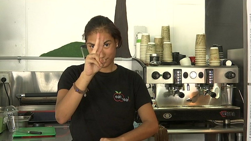 How to order a large flat white with two sugars in sign language