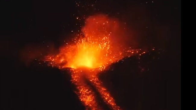 The Momotombo volcano erupts