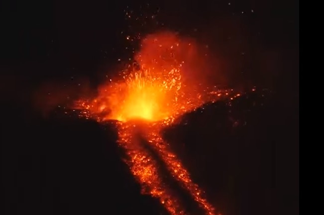 The Momotombo volcano erupts
