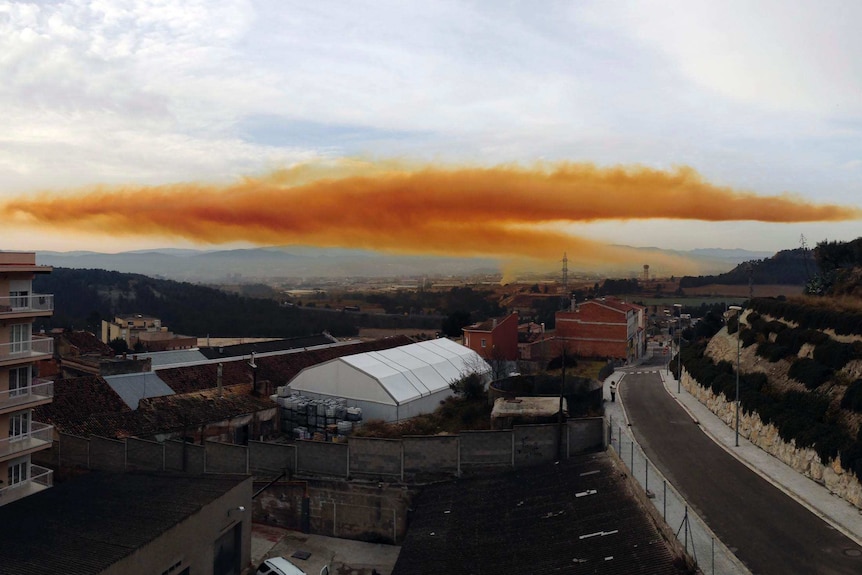 Explosion causes toxic cloud