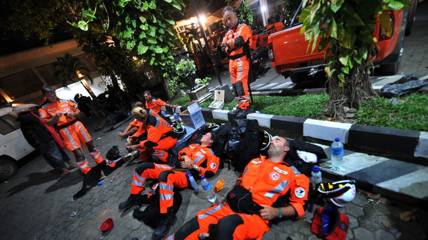 Swiss workers break amid Sumatra quake rescue