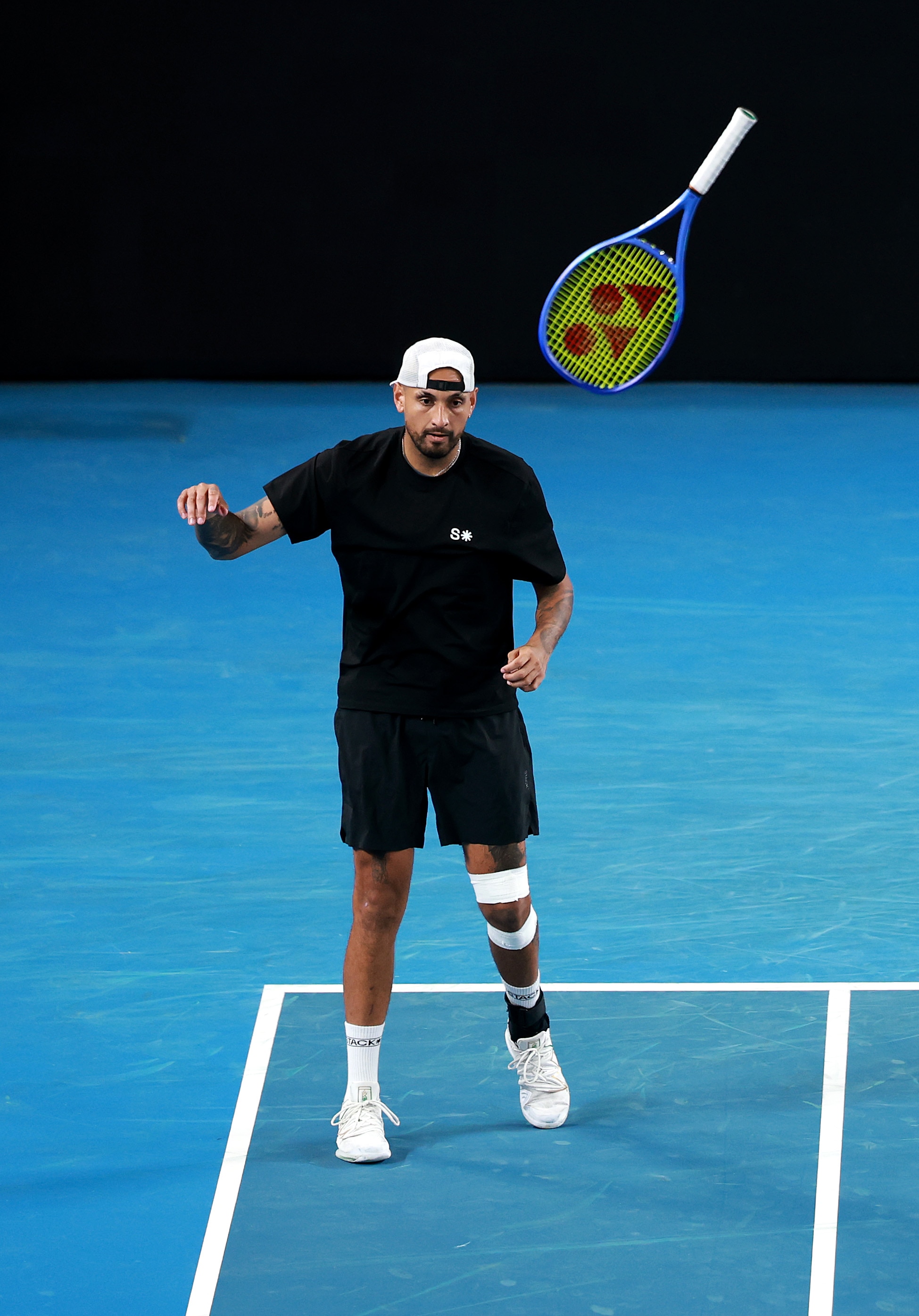 Kyrgios aplasta un bate