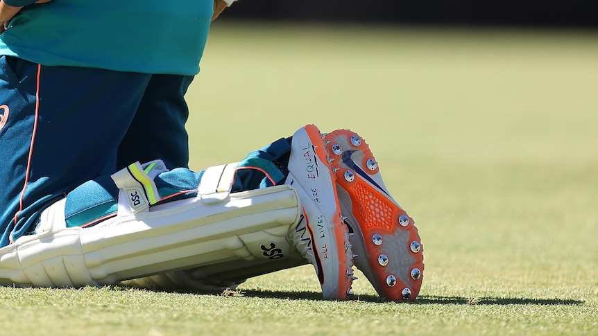 Cricket Australia dit à Usman Khawaja de se conformer aux règles de « l’opinion personnelle » concernant les chaussures de soutien pour Gaza