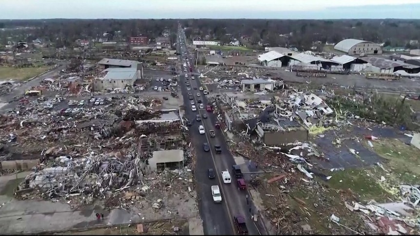 Deadly tornado strikes US