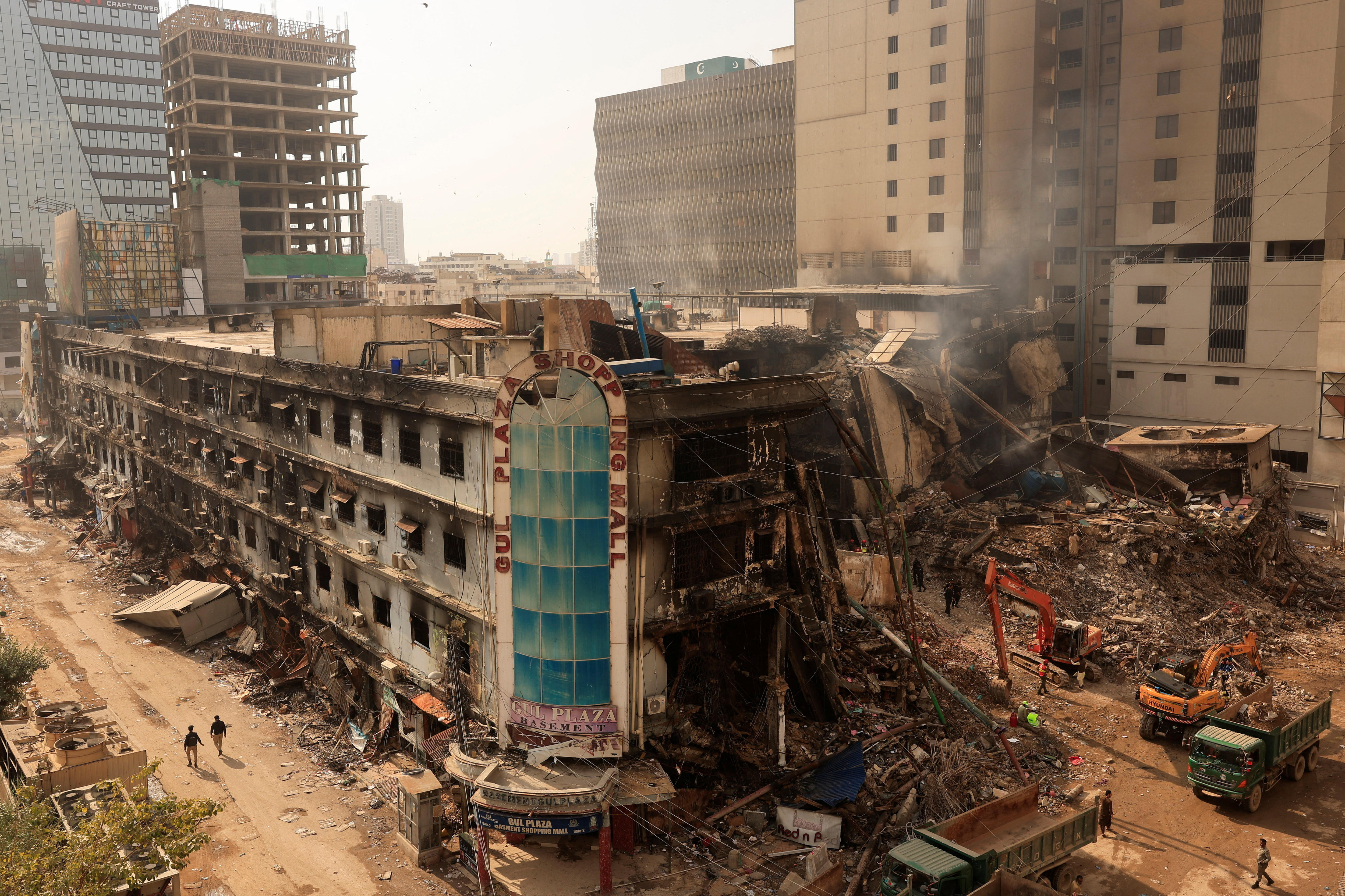 Pakistan shopping centre fire has killed at least 55, authorities confirm