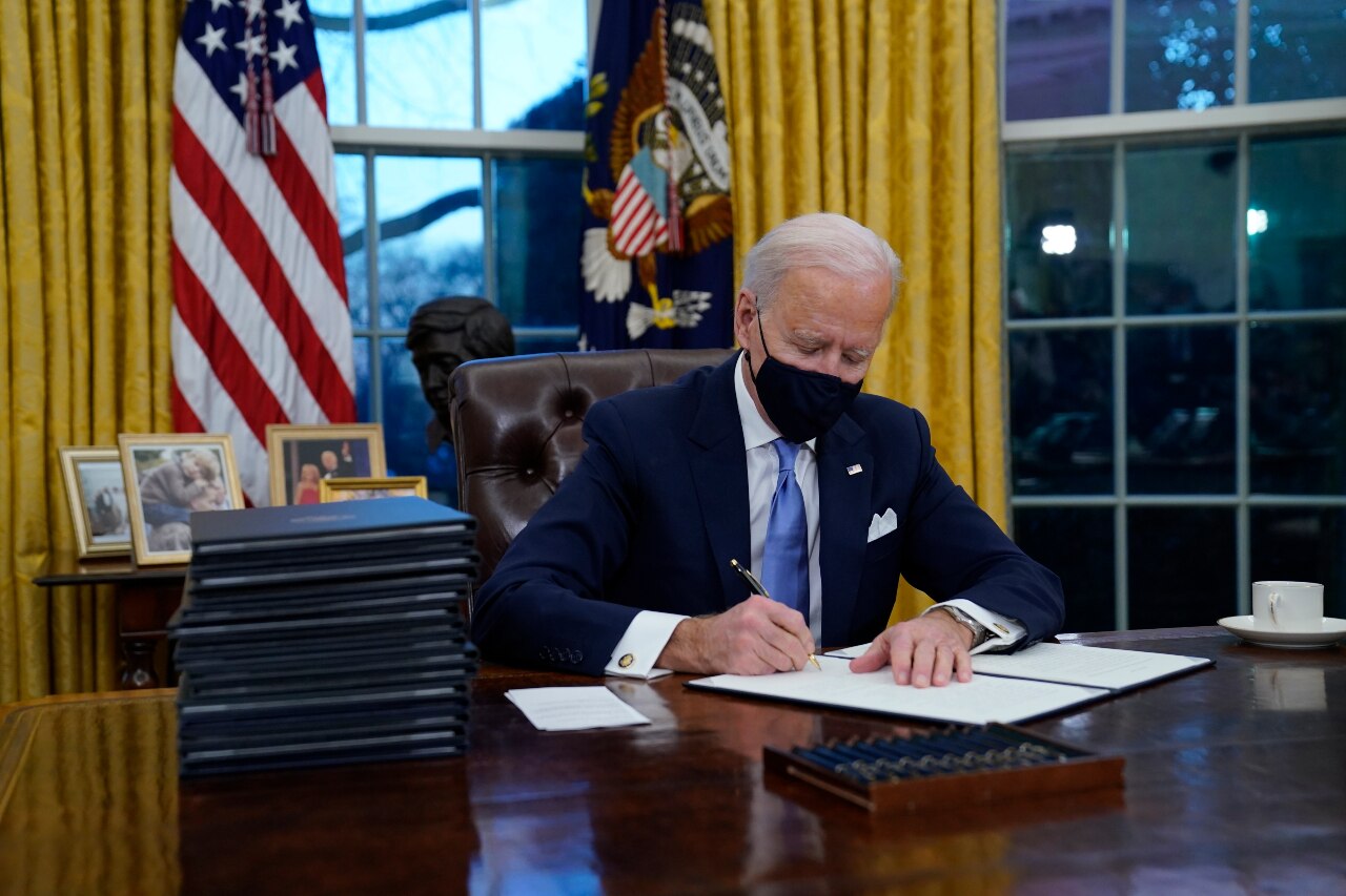 Donald Trump Left Joe Biden A Letter In The Oval Office Here S What We Know About It Abc News