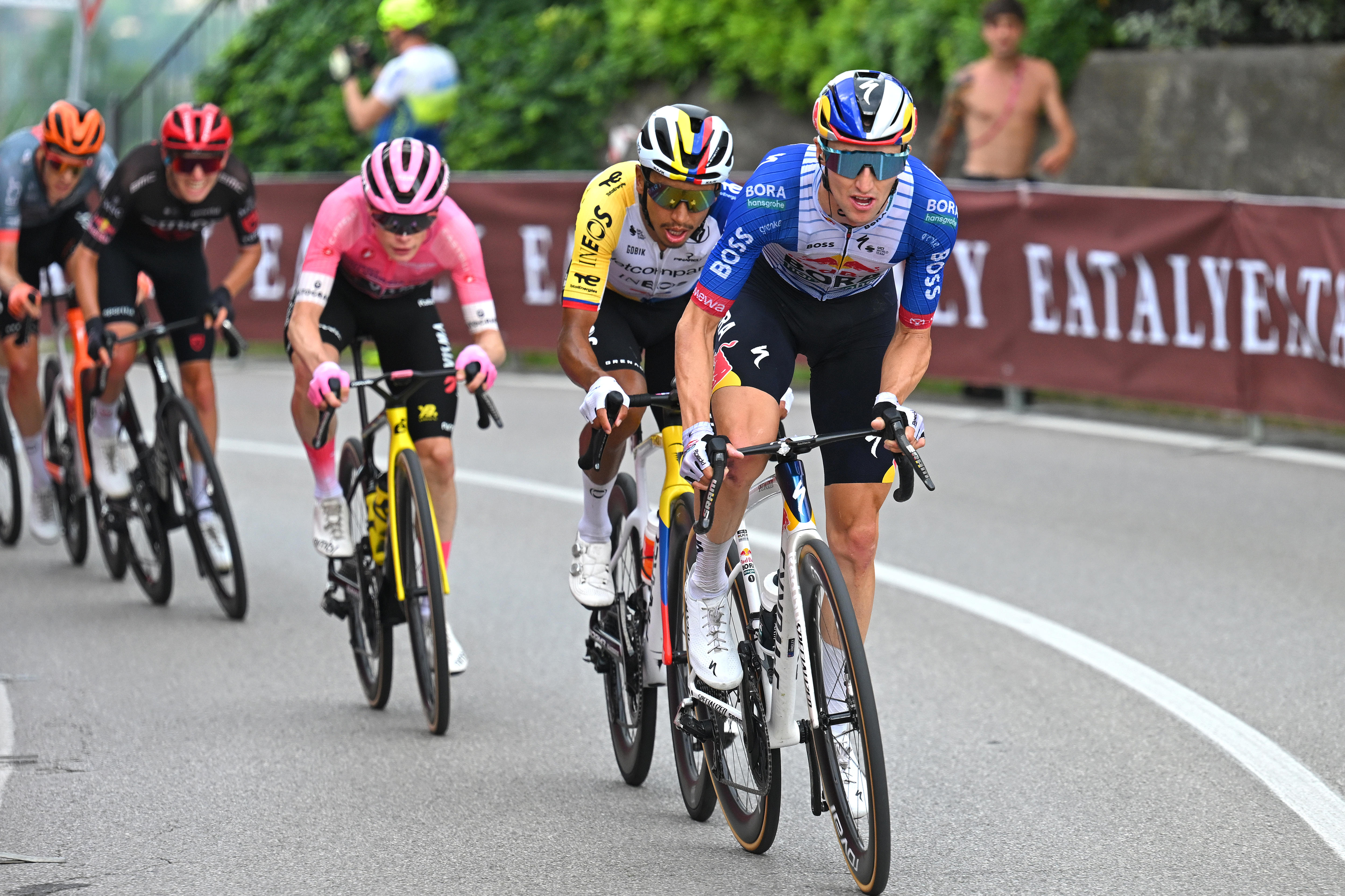 Jai Hindley leads the group