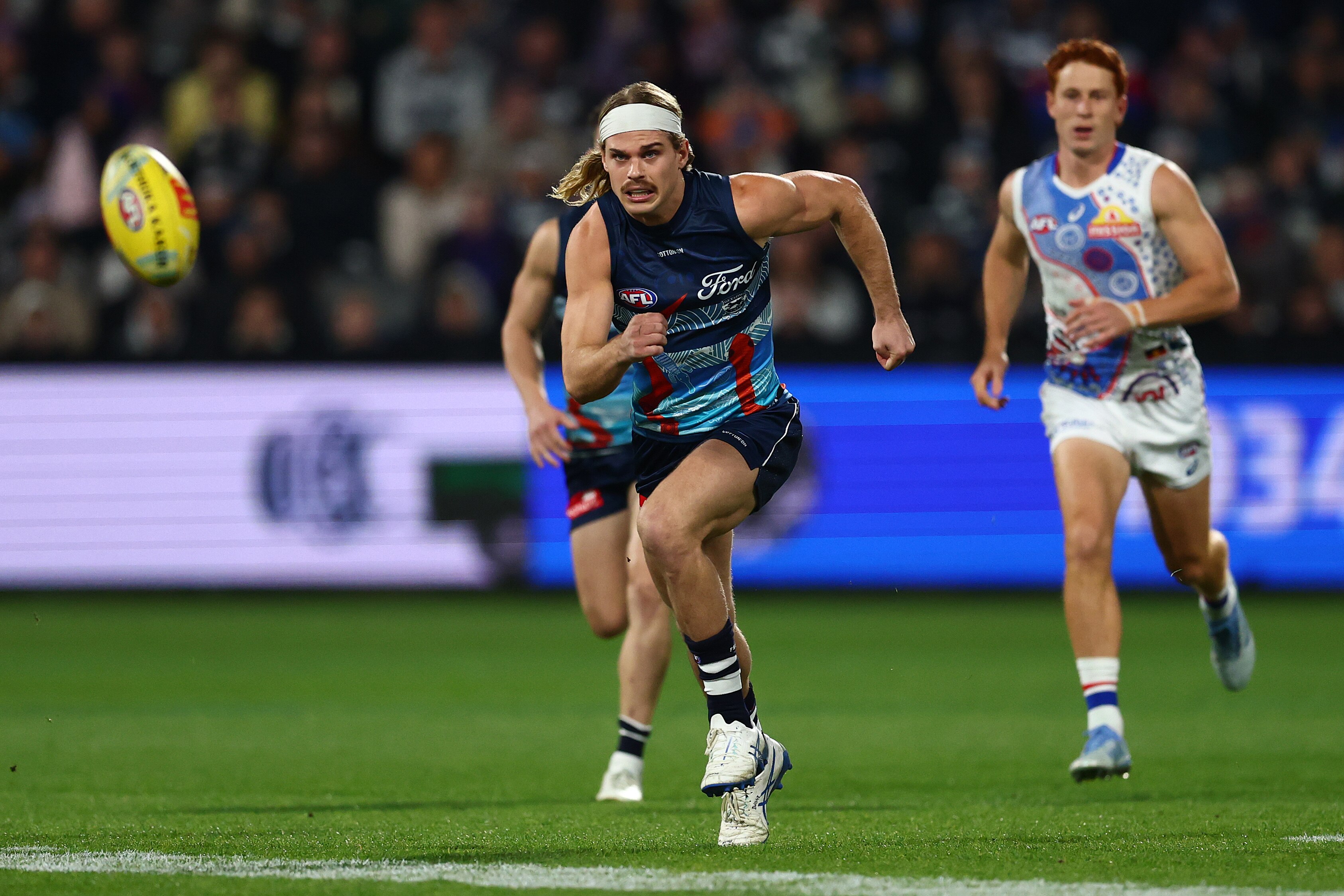 Cats fend off Dogs in high scoring thriller