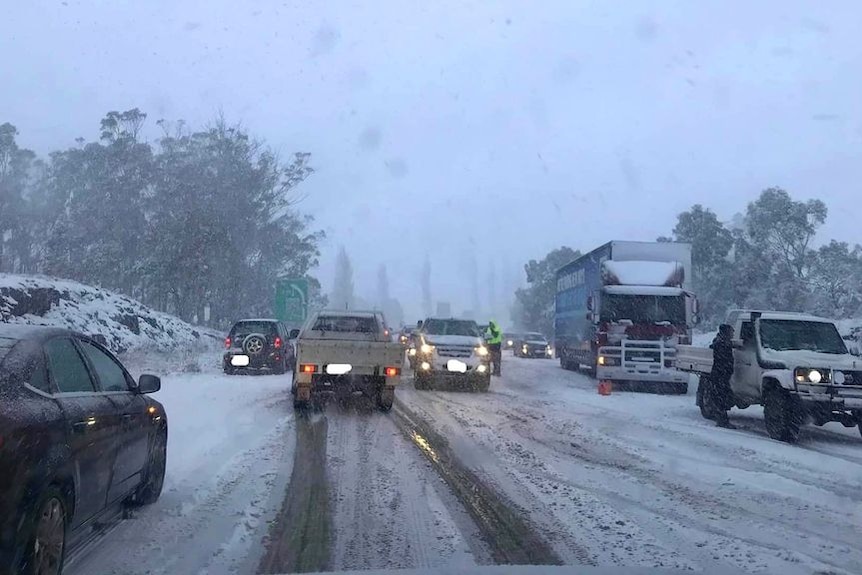 Snow plays havoc on Tasmanian roads
