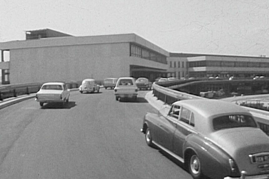 Cars pictured driving towards a Melbourne Airport terminal in 1972.