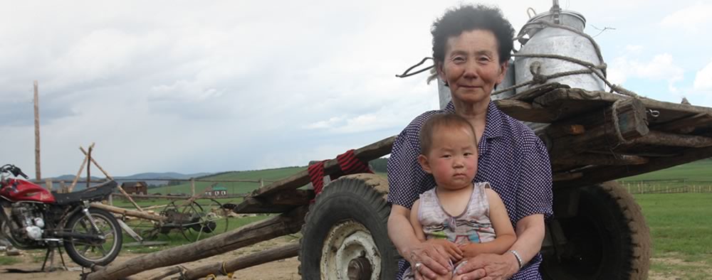 Sevjid Damdin and her granddaughter