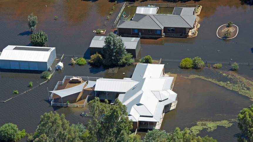 Flood waters fill the town of Nathalia, but residents staying put.