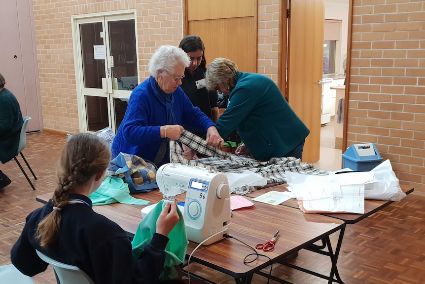 Bellingen Stitch Up group in action