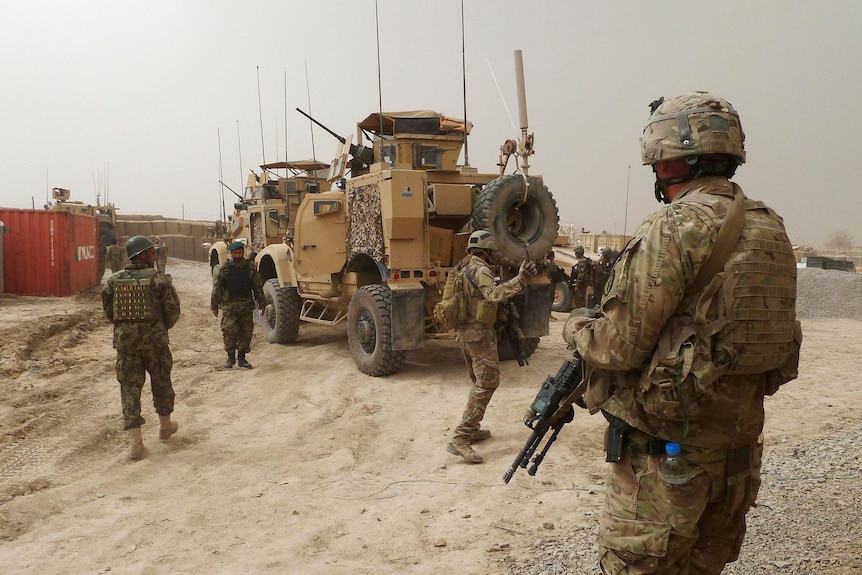 US soldiers guard Kandahar base