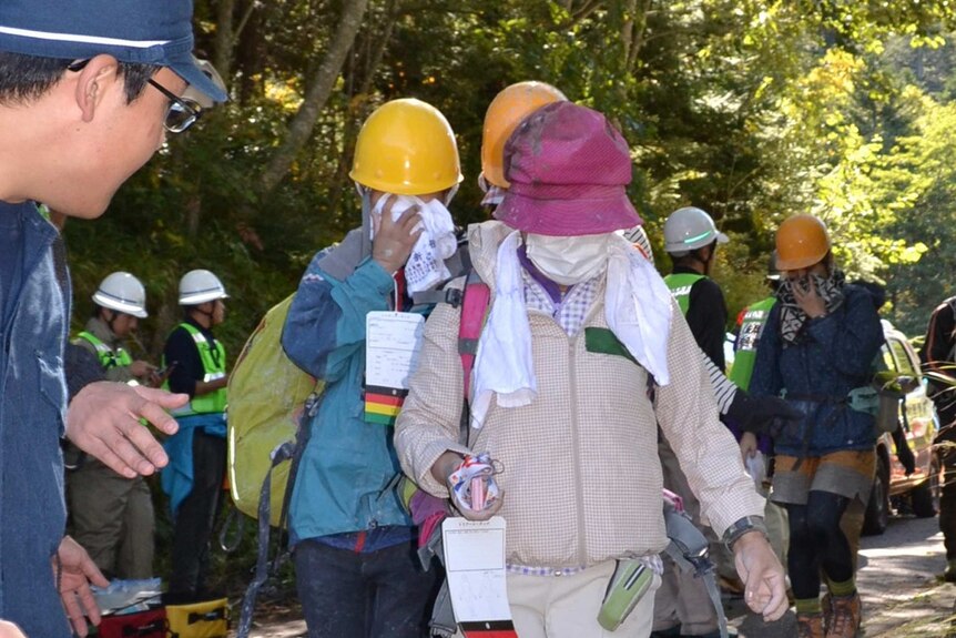 Hikers return from Mount Ontake after volcano eruption