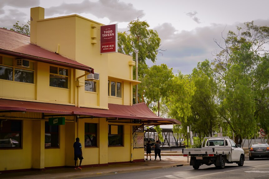 The exterior of the Todd Tavern on the corner of two streets in Alice Springs.