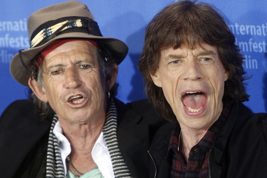 Rolling Stones members Keith Richards (L) and singer Mick Jagger have began mending their torrid relationship.