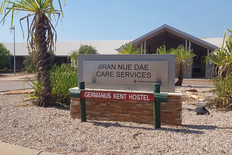 A building with the sign Germanus Kent Hostel.