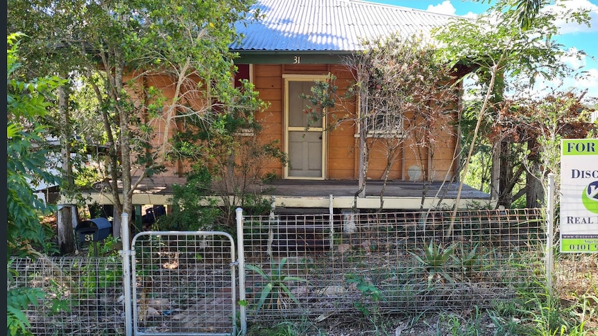This run down Mount Morgan cottage is in for a major renovation job after selling for $60,000.