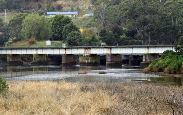 Bid to save north-west heritage rail bridge - ABC News