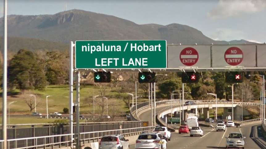 What a 'nipaluna - Hobart' sign might look like on the Tasman Bridge.