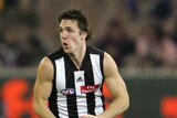 Dane Swan ball in hand for Magpies (night time game)