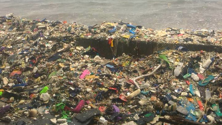 Garbage washes ashore in Manila
