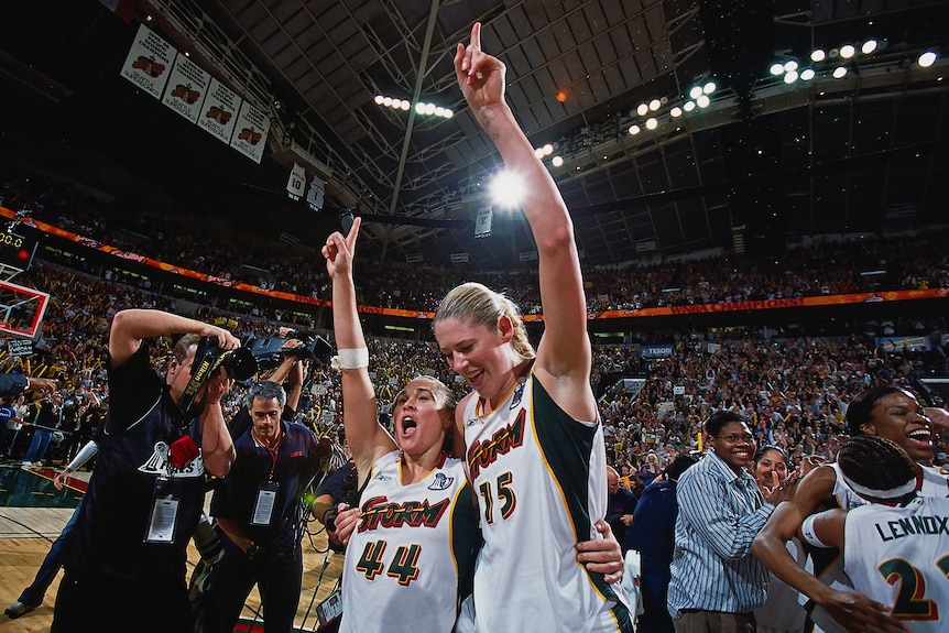 Lauren Jackson and Tully Bevilaqua point to the sky and celebrate a win.
