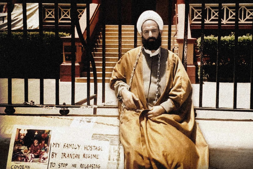 Man in muslim dress chained outside NSW Parliament House.