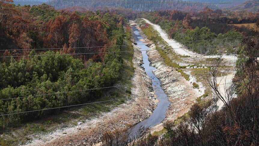 Channel between Lake Pedder and Lake Gordon