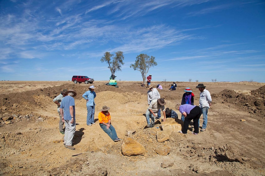 Australian Age of Dinosaurs conducts its annual dig for fossils at Winton