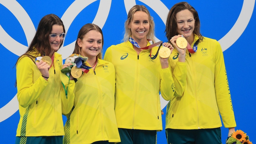 Australian women's 4x100m medley relay with their Olympic gold medals