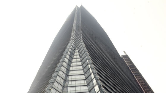 Six die in Hong Kong skyscraper plunge