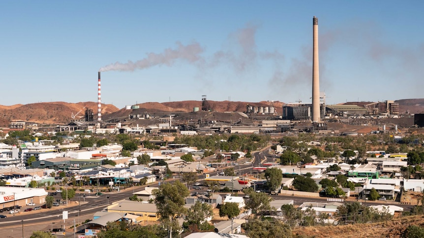 An image of the Mount Isa township with the mine clearly visible next to the town.