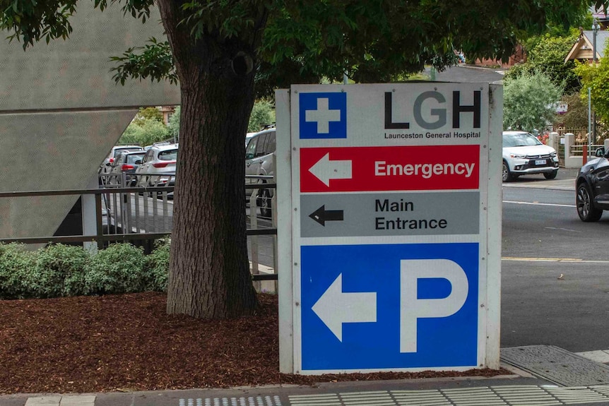 A sign pointing to the emergency entrance of the Launceston General Hospital